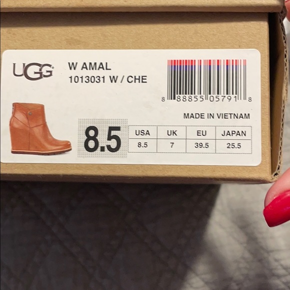 UGG AMAL WEDGE 8.5!!! - Picture 1 of 8